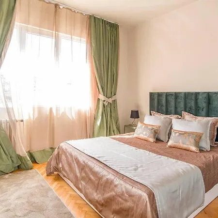 Fancy And Quiet Top Central Apartament