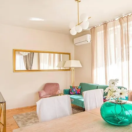 Fancy And Quiet Top Central Apartament *